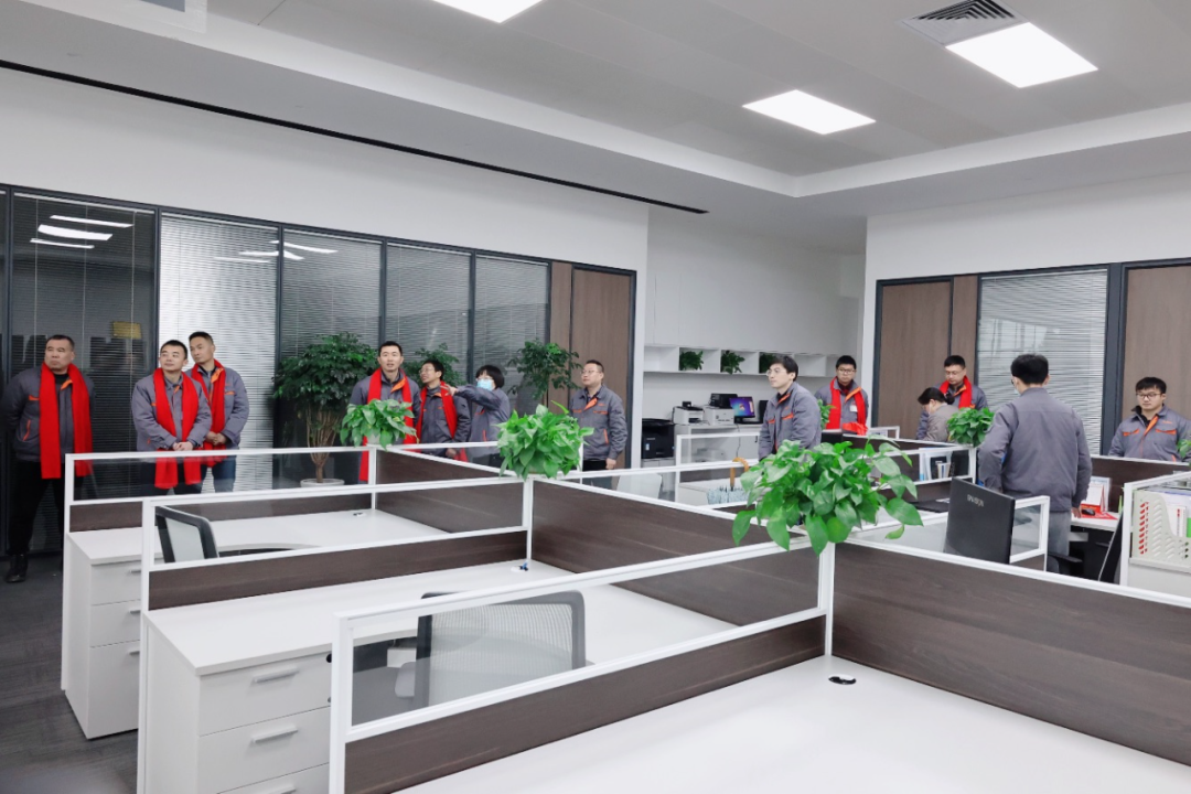 公司領(lǐng)導勉勵纖維產(chǎn)品事業(yè)部再立新功.png 公司領(lǐng)導勉勵纖維產(chǎn)品事業(yè)部再立新功.png